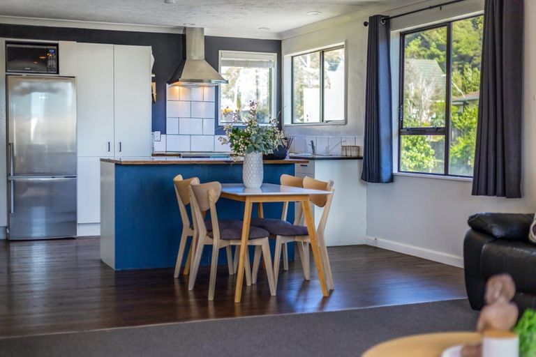 Photo of property in 76 Omapere Street, Whitby, Porirua, 5024