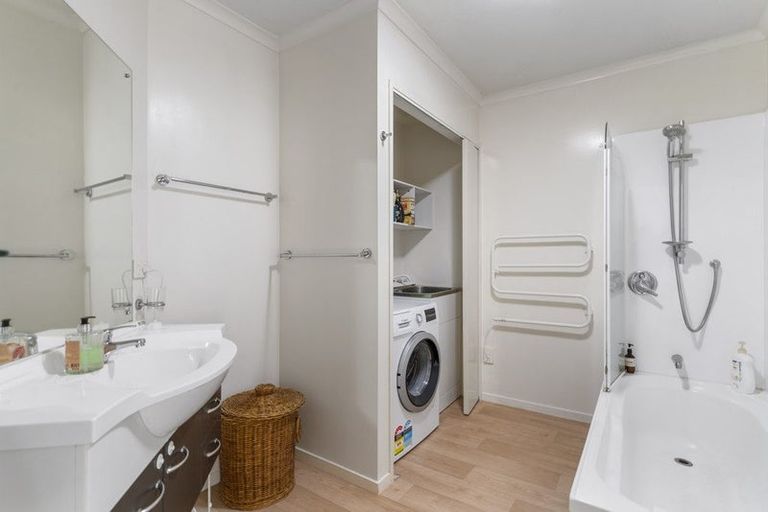 Photo of property in 5/15 Harbour View Road, Te Atatu Peninsula, Auckland, 0610