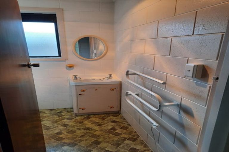 Photo of property in 122 Effingham Street, North New Brighton, Christchurch, 8083