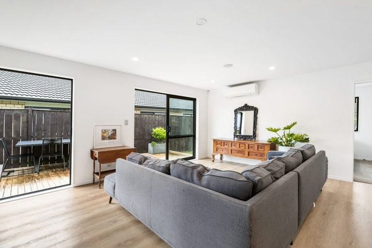 Photo of property in 5 Kahika Grove, Huapai, Kumeu, 0810