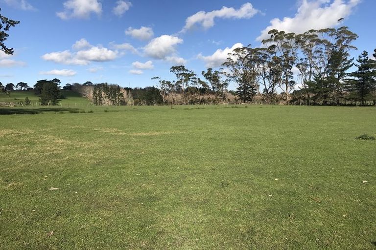 Photo of property in 10 Old Pine Valley Road, Dairy Flat, Silverdale, 0992