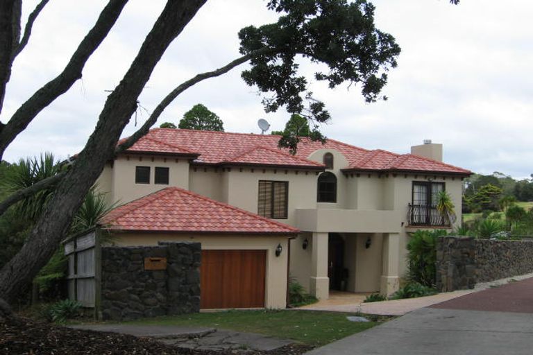 Photo of property in 17 Centennial Place, Campbells Bay, Auckland, 0630