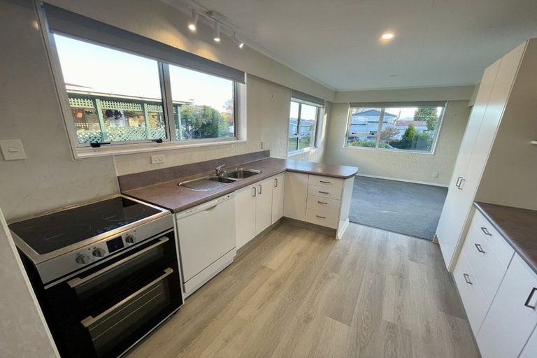 Photo of property in 8 Tacoma Drive, Totara Park, Upper Hutt, 5018