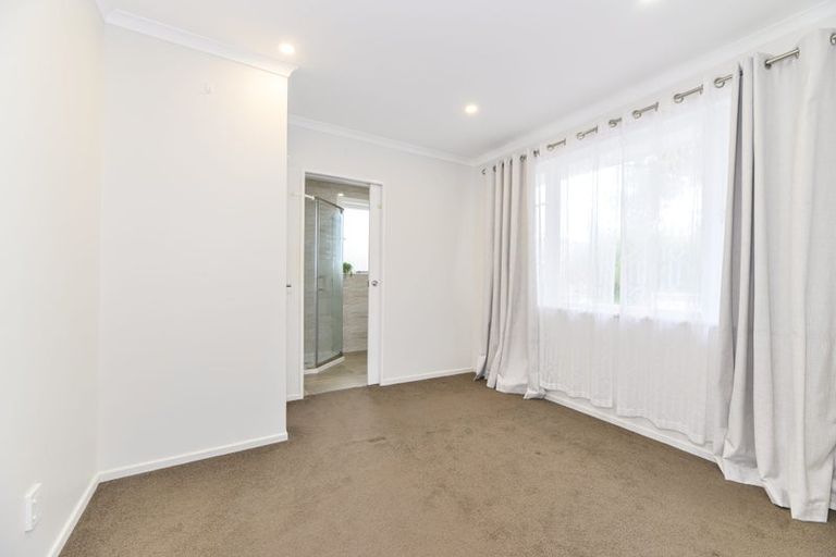 Photo of property in 11 Harrington Road, Henderson, Auckland, 0610