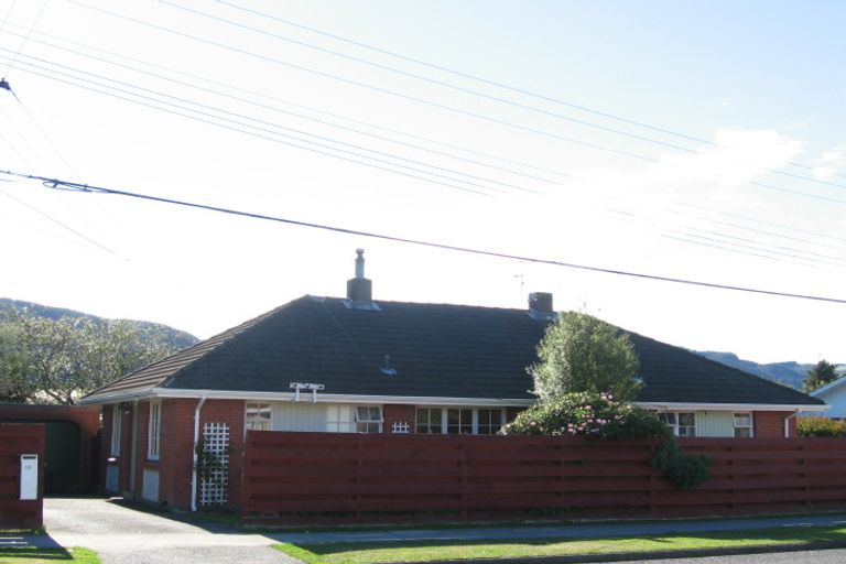 Photo of property in 2b Dunns Street, Silverstream, Upper Hutt, 5019