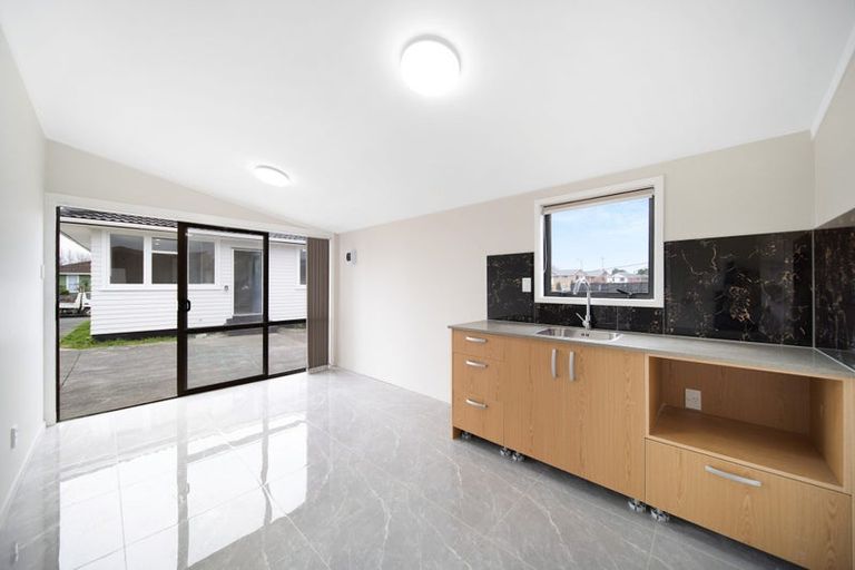 Photo of property in 15 Mayflower Close, Mangere East, Auckland, 2024