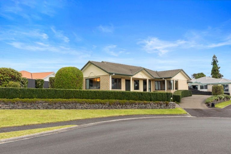 Photo of property in 2 Burnt Oak Drive, Pyes Pa, Tauranga, 3112