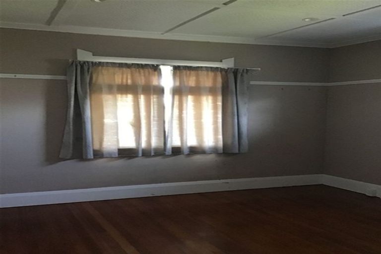 Photo of property in 3185 Great North Road, New Lynn, Auckland, 0600