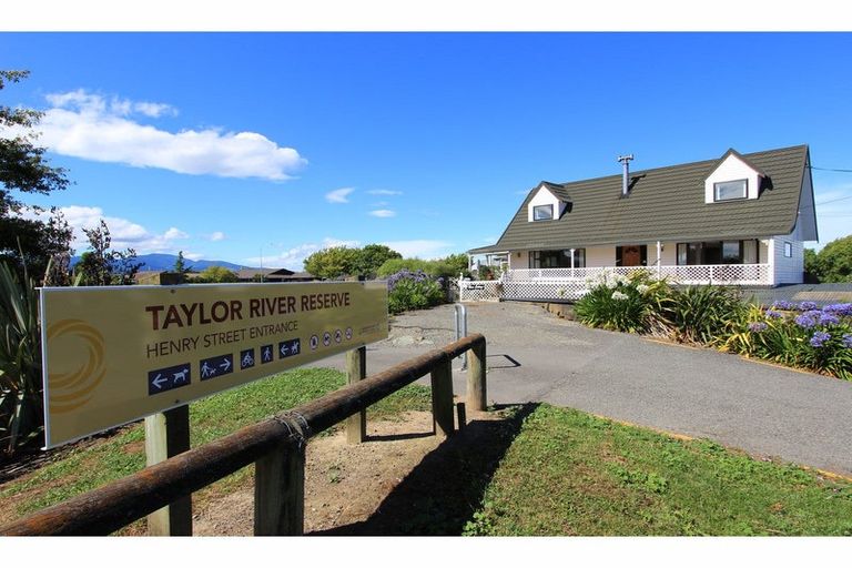 Photo of property in 1 Henry Street, Blenheim, 7201