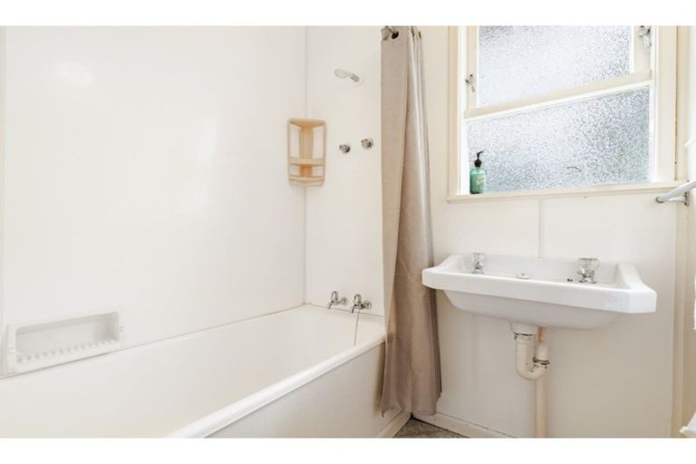 Photo of property in 17 Hilling Street, Titirangi, Auckland, 0604