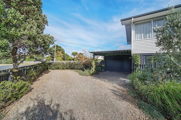 Photo of property in 36 Rewarewa Road, Te Atatu Peninsula, Auckland, 0610
