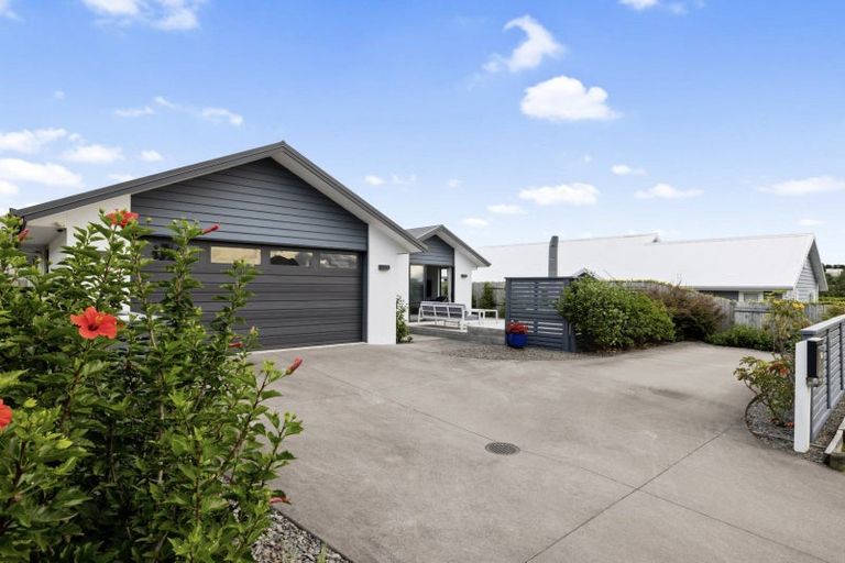 Photo of property in 330 Lakes Boulevard, Pyes Pa, Tauranga, 3112