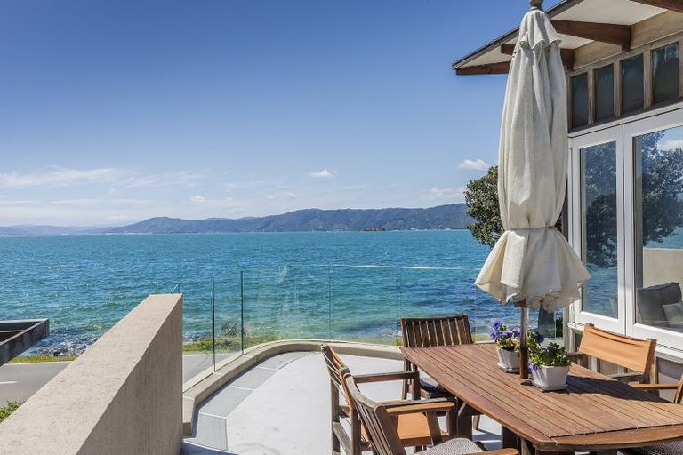 Photo of property in 353a Karaka Bay Road, Karaka Bays, Wellington, 6022