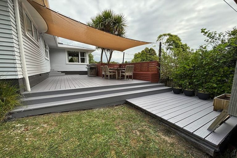 Photo of property in 30 Atkinson Road, Titirangi, Auckland, 0604