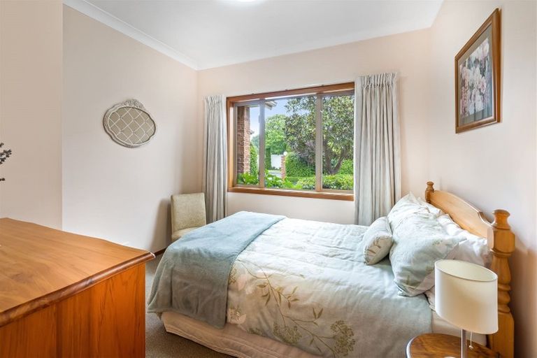 Photo of property in 6 Westall Lane, Avonhead, Christchurch, 8042