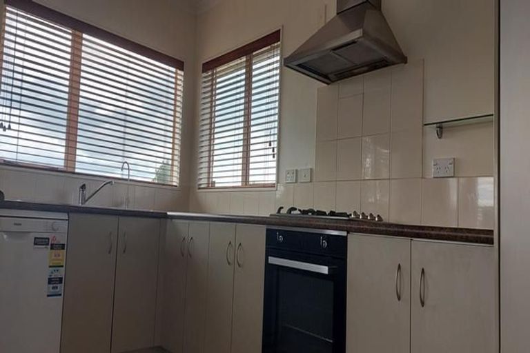 Photo of property in 2 Northridge Terrace, Massey, Auckland, 0614