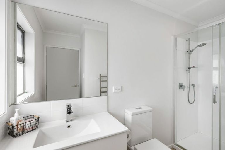 Photo of property in 17 Karauria Lane, Orewa, 0931