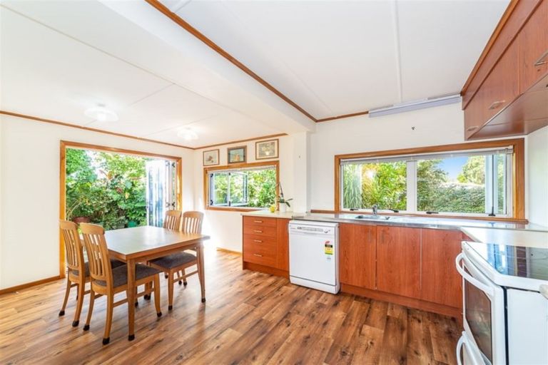 Photo of property in 21 Karaka Street, New Lynn, Auckland, 0600
