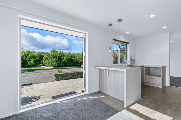 Photo of property in 418 Tararua Road, Levin, 5571