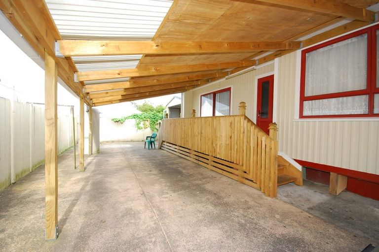 Photo of property in 2 Mcnaughton Avenue, Mangere East, Auckland, 2024