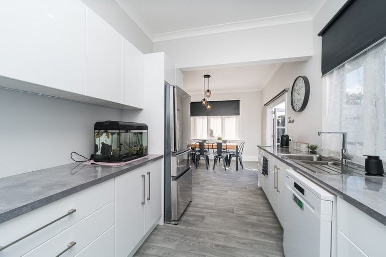 Photo of property in 38 Argyle Avenue, Takaro, Palmerston North, 4410