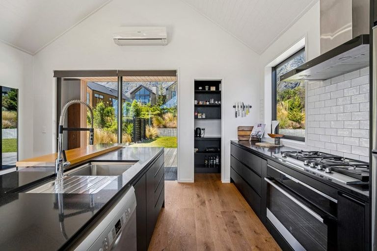 Photo of property in 19 Hackett Road, Jacks Point, Queenstown, 9371