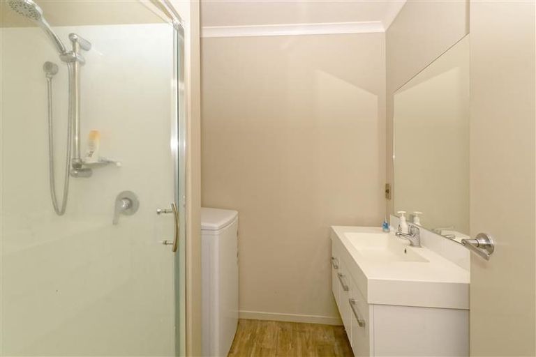 Photo of property in 102u3 Old Farm Road, Hamilton East, Hamilton, 3216