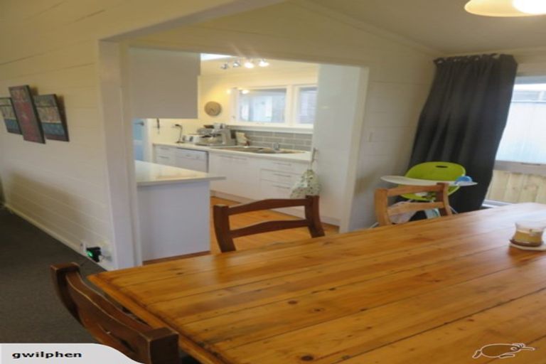 Photo of property in 15 Dunmail Way, Newlands, Wellington, 6037