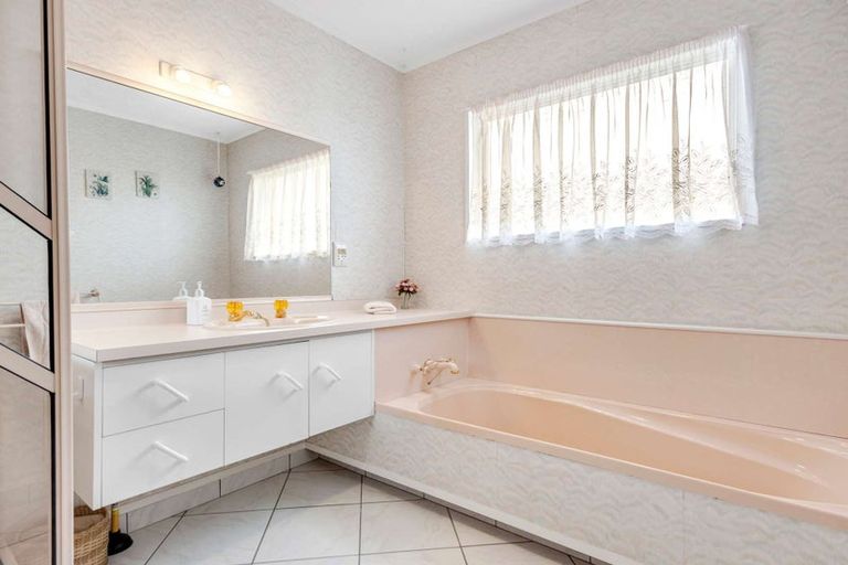 Photo of property in 24 Webb Place, Taradale, Napier, 4112