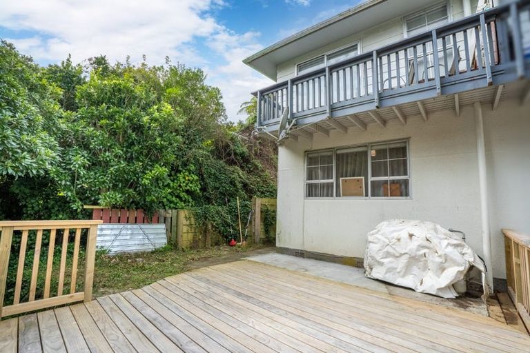Photo of property in 6 Cyril Way, Paparangi, Wellington, 6037