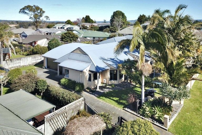 Photo of property in 17 Kopu Drive, Pyes Pa, Tauranga, 3112