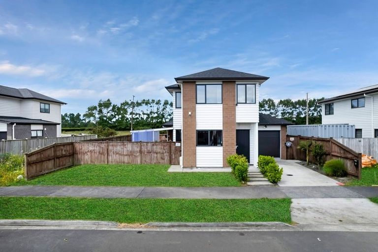 Photo of property in 35 Sapwood Crescent, Takanini, 2110