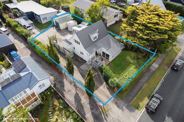 Photo of property in 21 Zealandia Road, Manly, Whangaparaoa, 0930