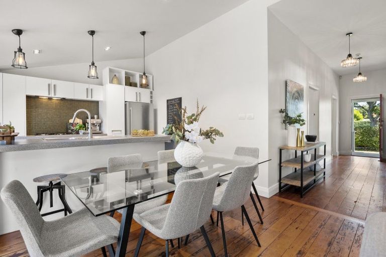 Photo of property in 17 Rimu Street, New Lynn, Auckland, 0600