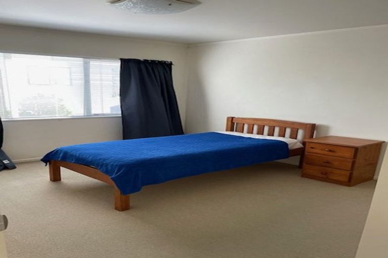 Photo of property in The Haven, 9/120 Beach Haven Road, Beach Haven, Auckland, 0626