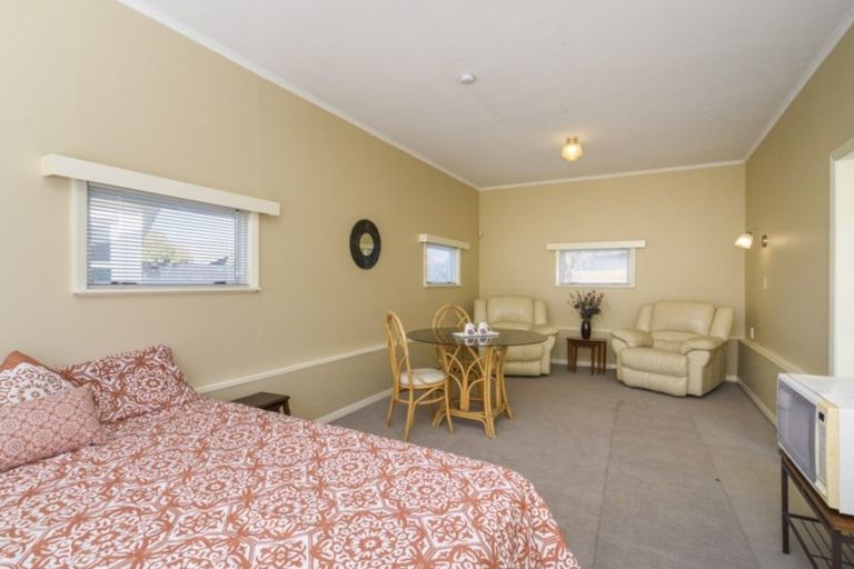 Photo of property in 20 Newhaven Place, Roslyn, Palmerston North, 4414