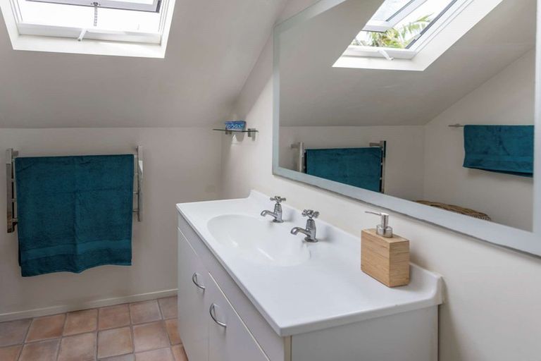 Photo of property in 37 Fields Parade, Oteha, Auckland, 0632