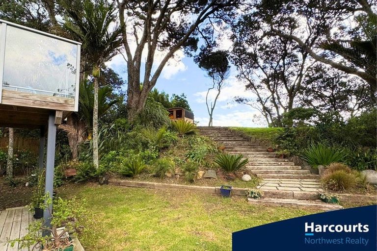 Photo of property in 296 Motutara Road, Muriwai, Waimauku, 0881