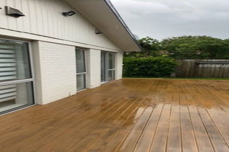 Photo of property in 12 Fielding Crescent, Farm Cove, Auckland, 2012