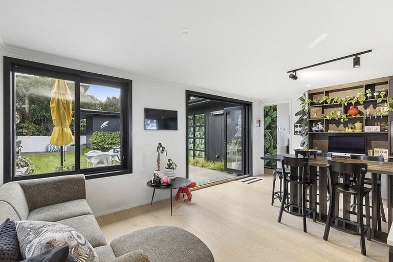 Photo of property in 14 Alexandra Road, Roseneath, Wellington, 6021