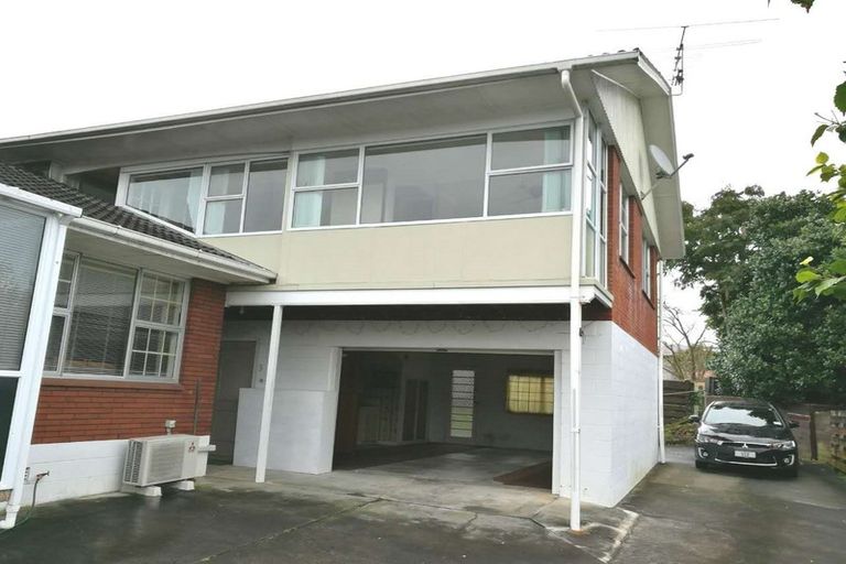 Photo of property in 3/69 Royal View Road, Te Atatu South, Auckland, 0610