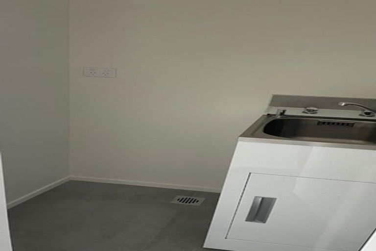 Photo of property in 468b Roscommon Road, Clendon Park, Auckland, 2103