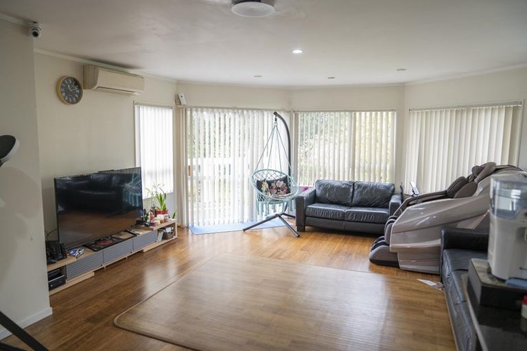 Photo of property in 13 Gala Place, Henderson, Auckland, 0612