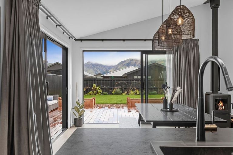 Photo of property in 19 Dunn Street, Lake Hawea, 9382