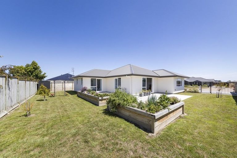 Photo of property in 2 Hydrangea Lane, Milson, Palmerston North, 4414