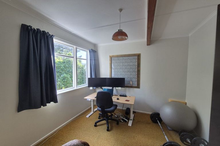 Photo of property in 51 Huntingdon Street, Northland, Wellington, 6012
