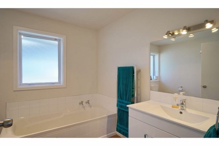 Photo of property in 6 Hodgson Avenue, Kaiapoi, 7630