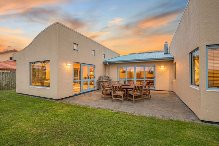 Photo of property in 60 Navigation Drive, Whitby, Porirua, 5024