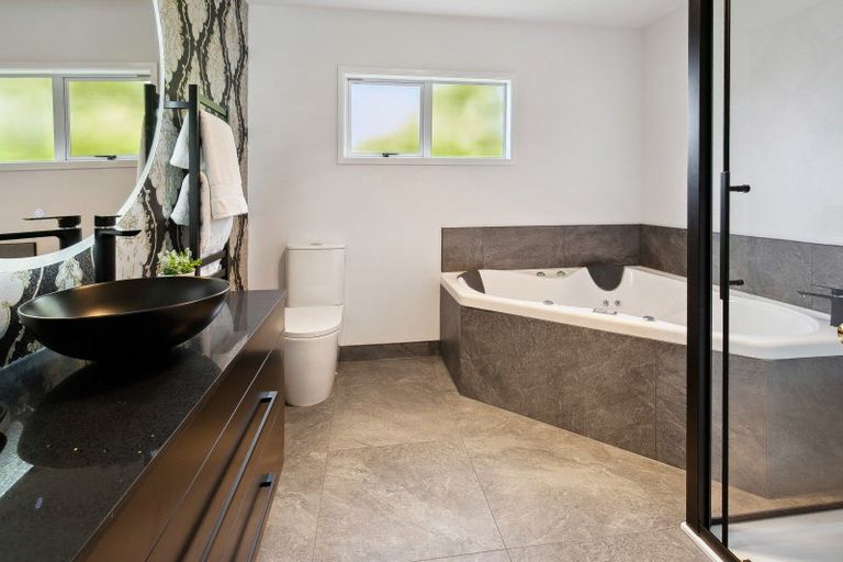 Photo of property in 116 Woodman Drive, Tawa, Wellington, 5028