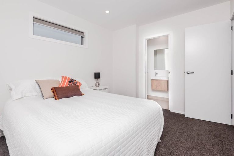 Photo of property in 27d Ranui Terrace, Tawa, Wellington, 5028